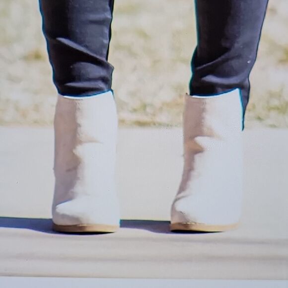 DOLCE VITA WOMEN"S ANKLE BOOT - Picture 1 of 15